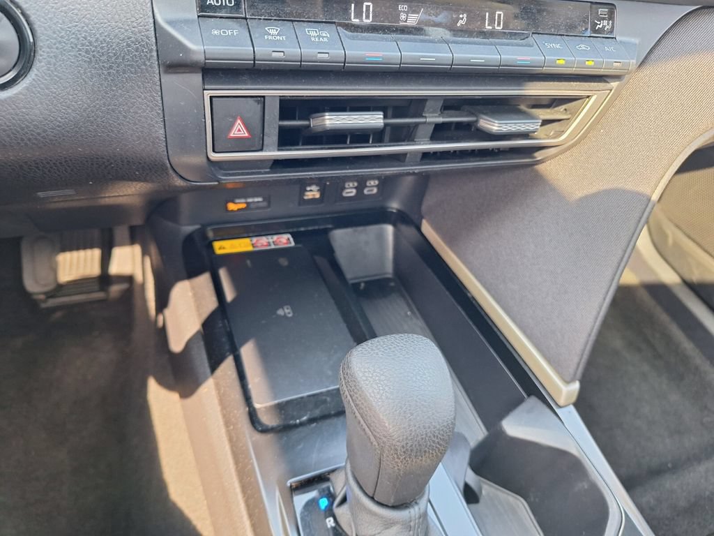Used 2025 Toyota Camry LE w/ Convenience Package FWD image 15