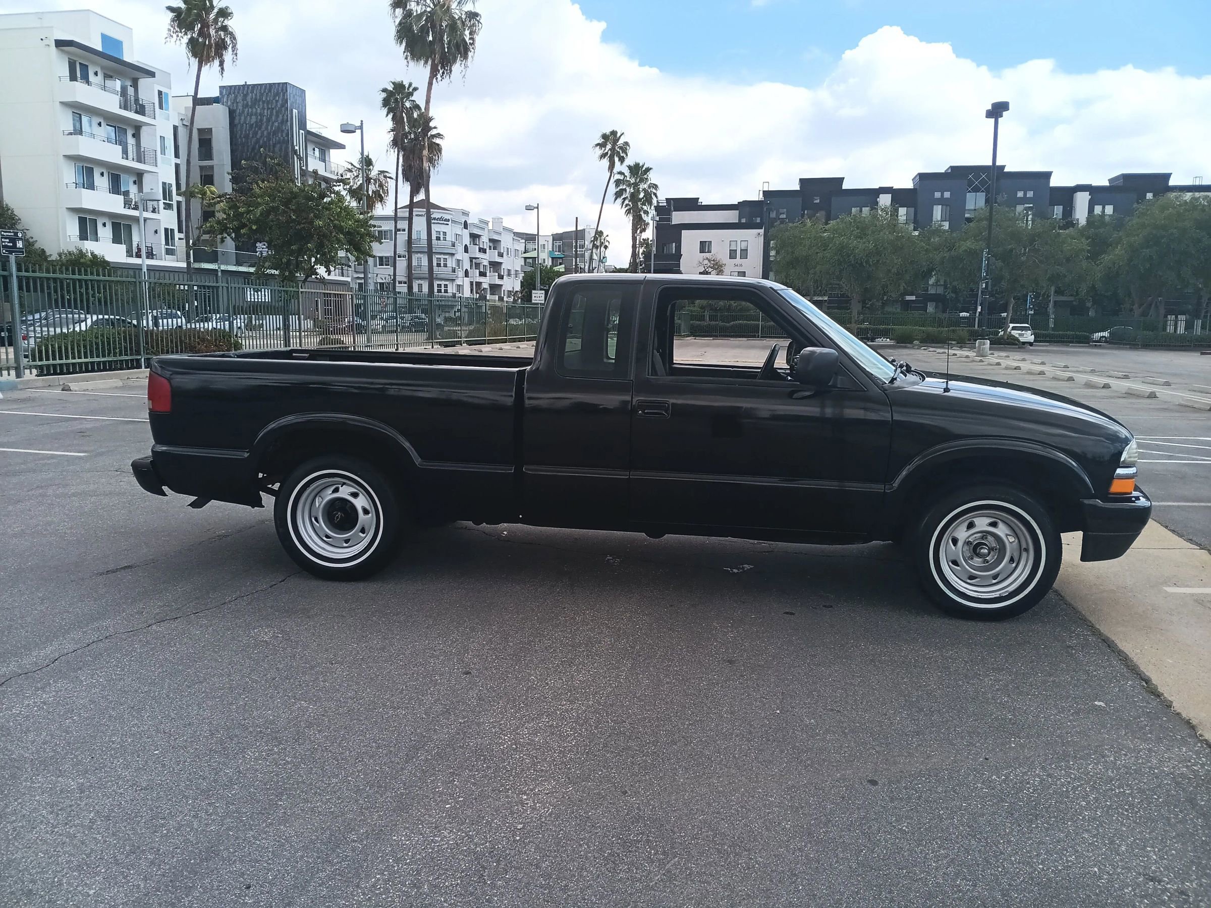 Used 2003 Chevrolet S10 Pickup 2WD Extended Cab image 4