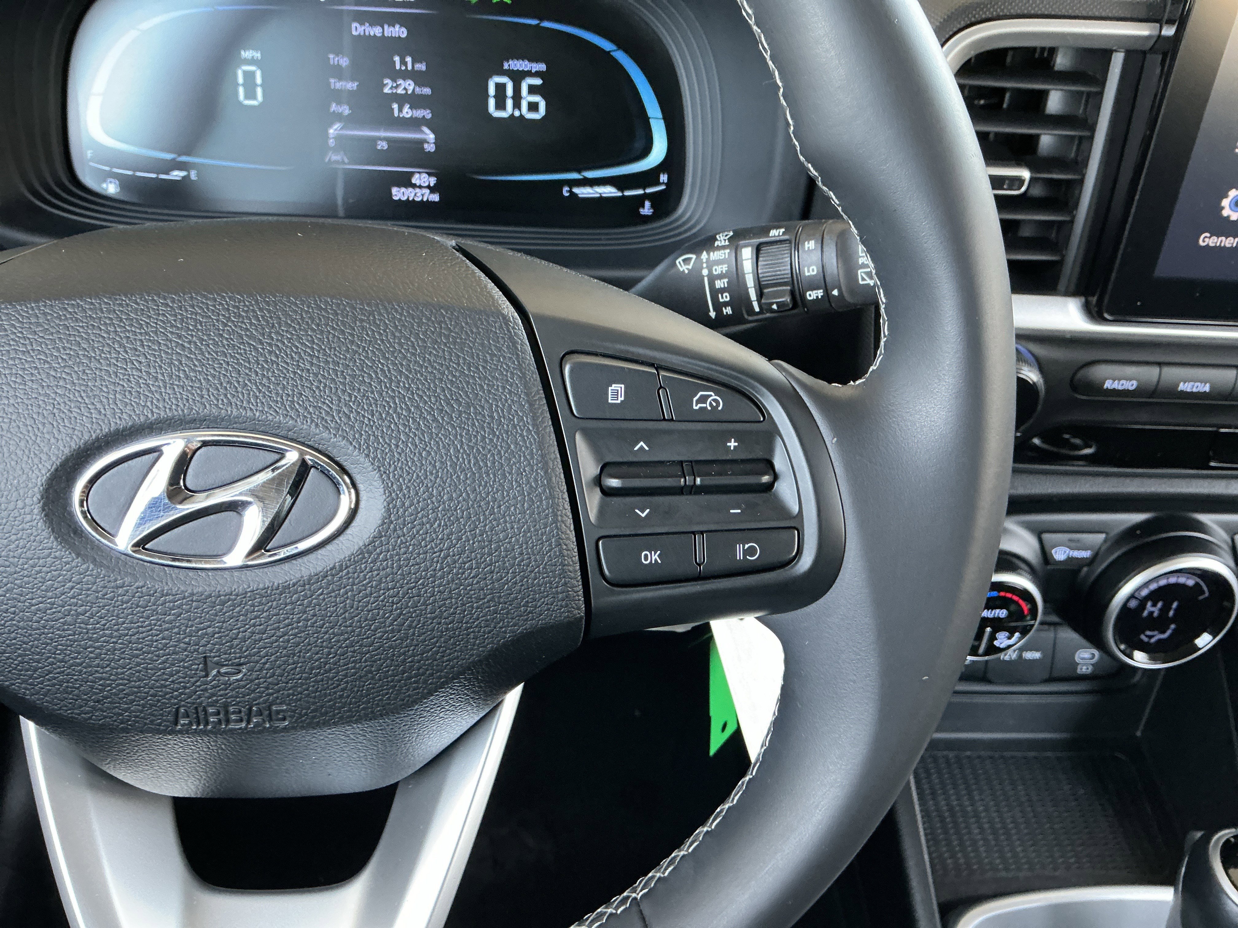 Used 2023 Hyundai Venue SEL image 13