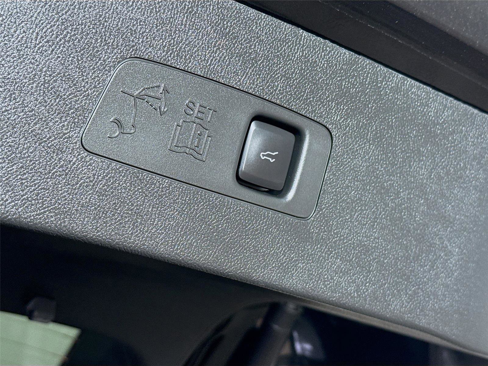 Used 2025 Lincoln Corsair Grand Touring w/ Towing Package image 18