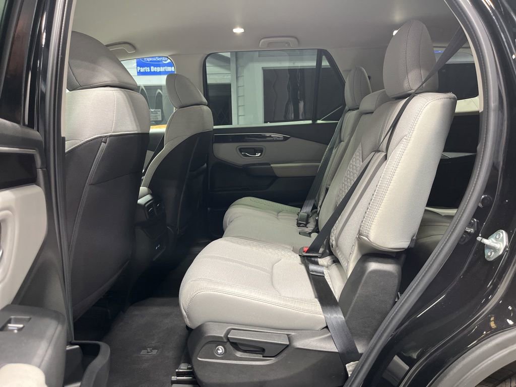Used 2023 Honda Pilot LX image 32