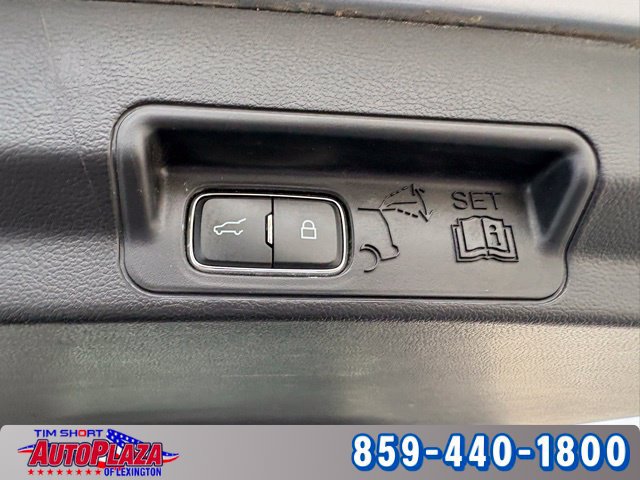 Used 2025 Ford Explorer Active AWD/4WD image 37