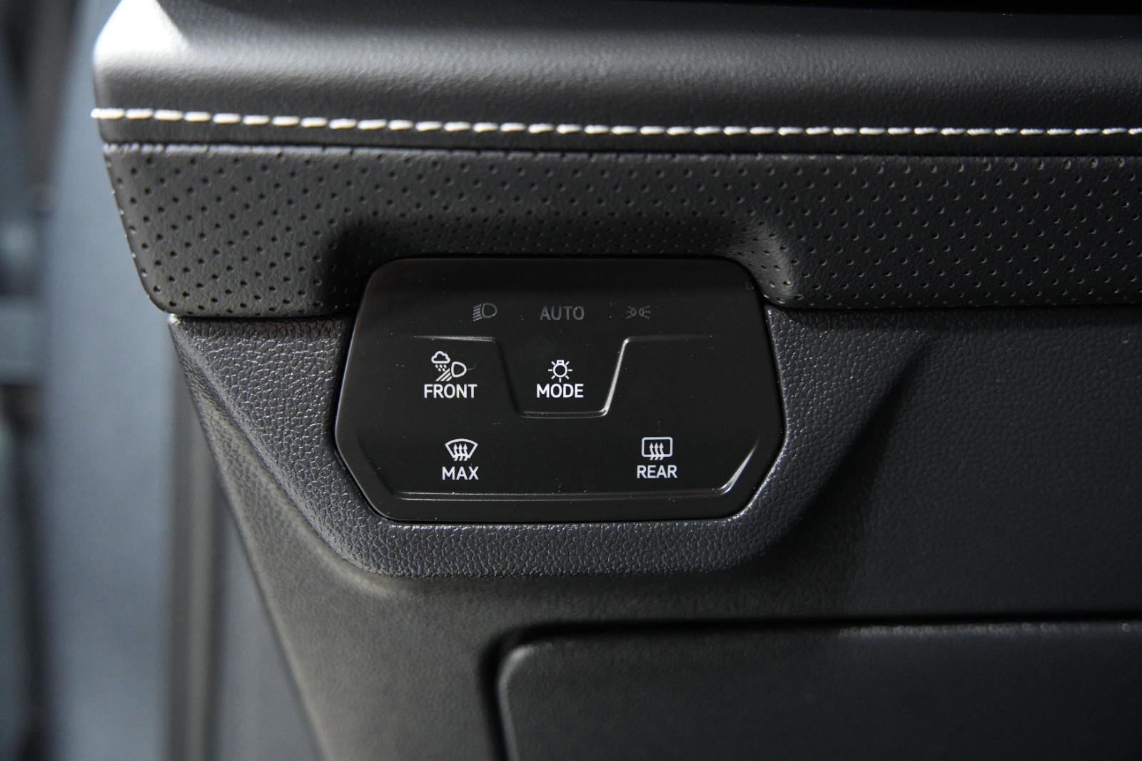 Used 2024 Volkswagen Atlas SE image 28