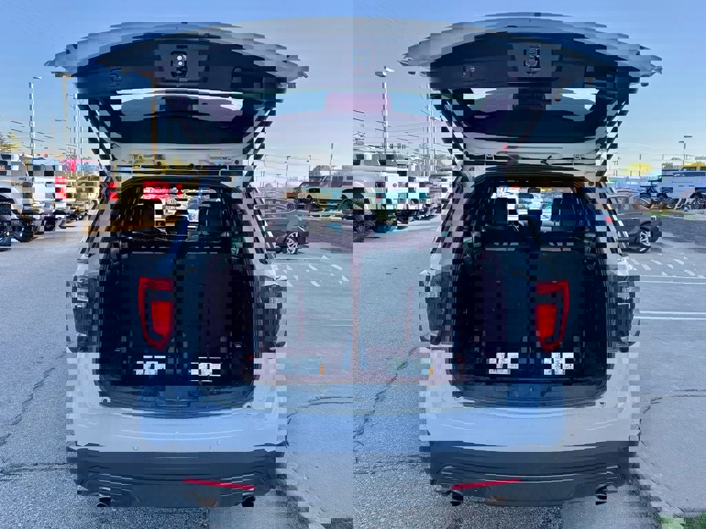 Used 2017 Ford Explorer XLT w/ Equipment Group 202A AWD/4WD image 15