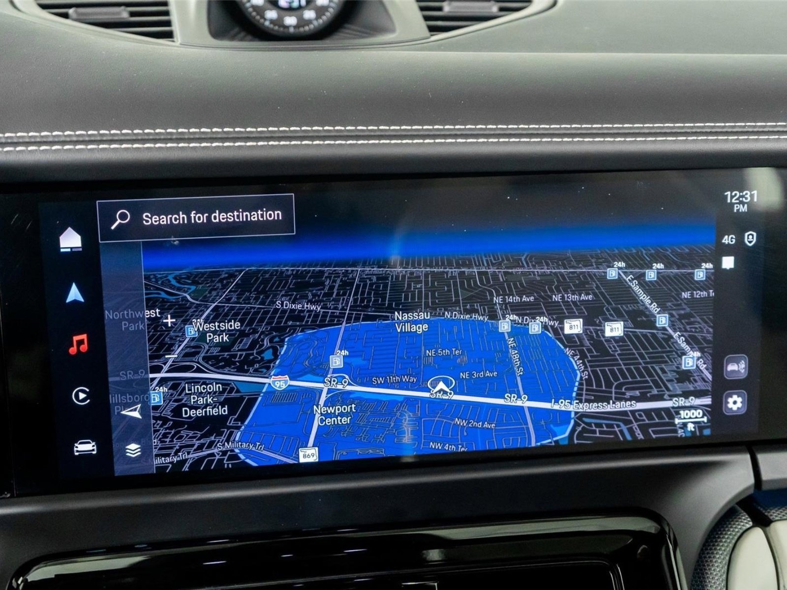 Used 2025 Porsche Panamera 4 w/ Premium Package image 40