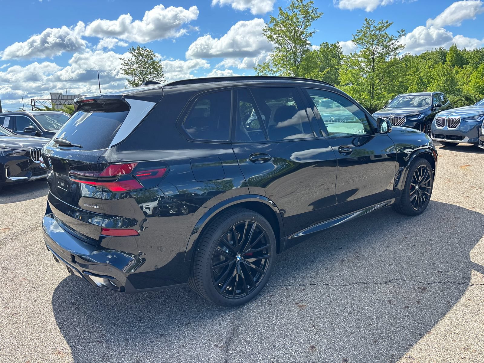 New 2026 BMW X5 xDrive40i w/ M Sport Package AWD/4WD image 5