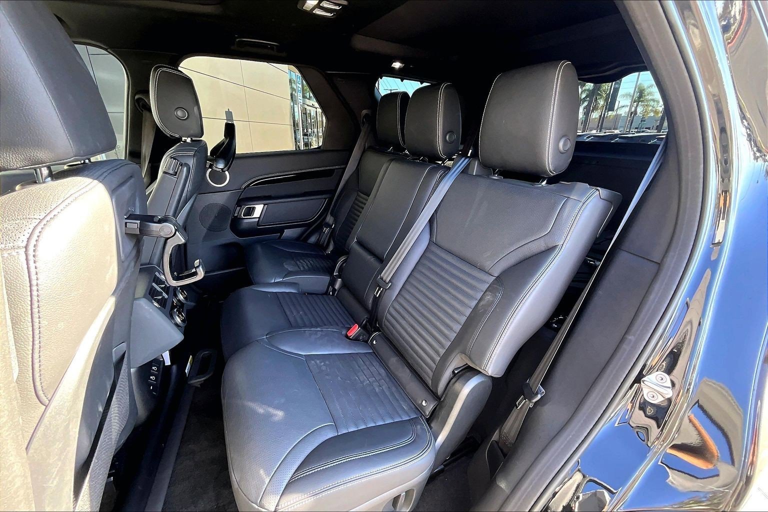 Used 2023 Land Rover Discovery S R-Dynamic image 25