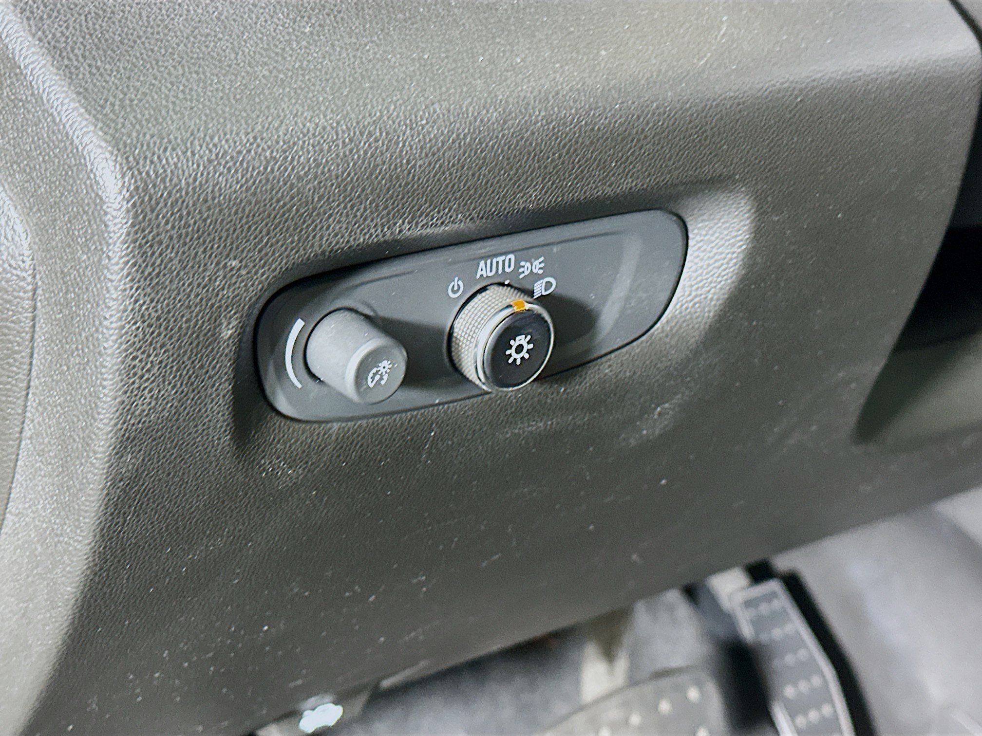 Used 2022 Chevrolet Traverse LS w/ Midnight/Sport Edition FWD image 17
