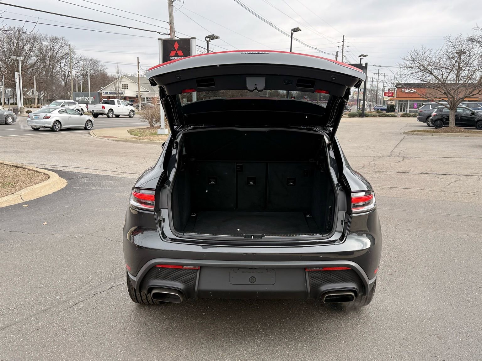 Used 2022 Porsche Macan image 35