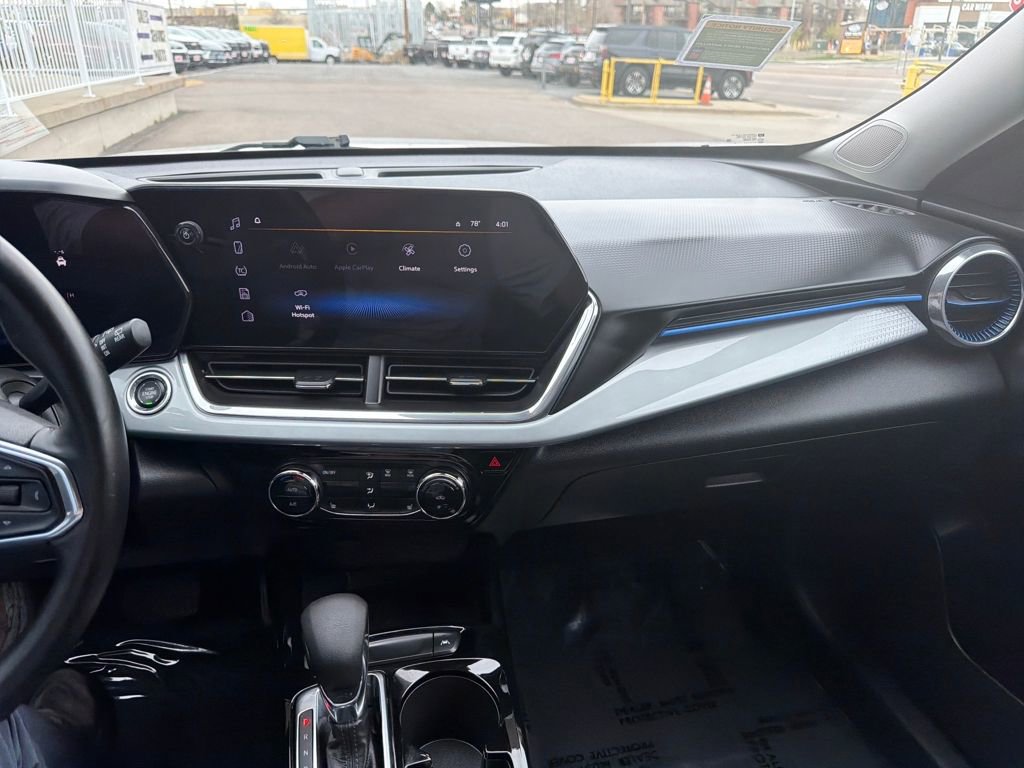 Used 2024 Chevrolet Trax LT w/ Sunroof Package image 17