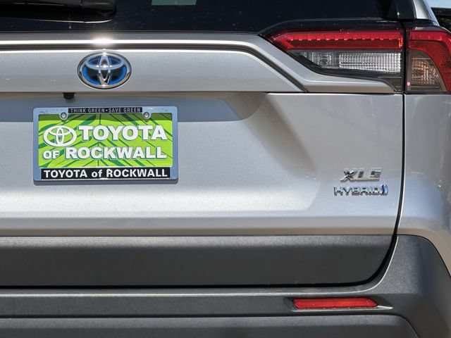 Used 2022 Toyota RAV4 XLE Premium AWD/4WD image 6