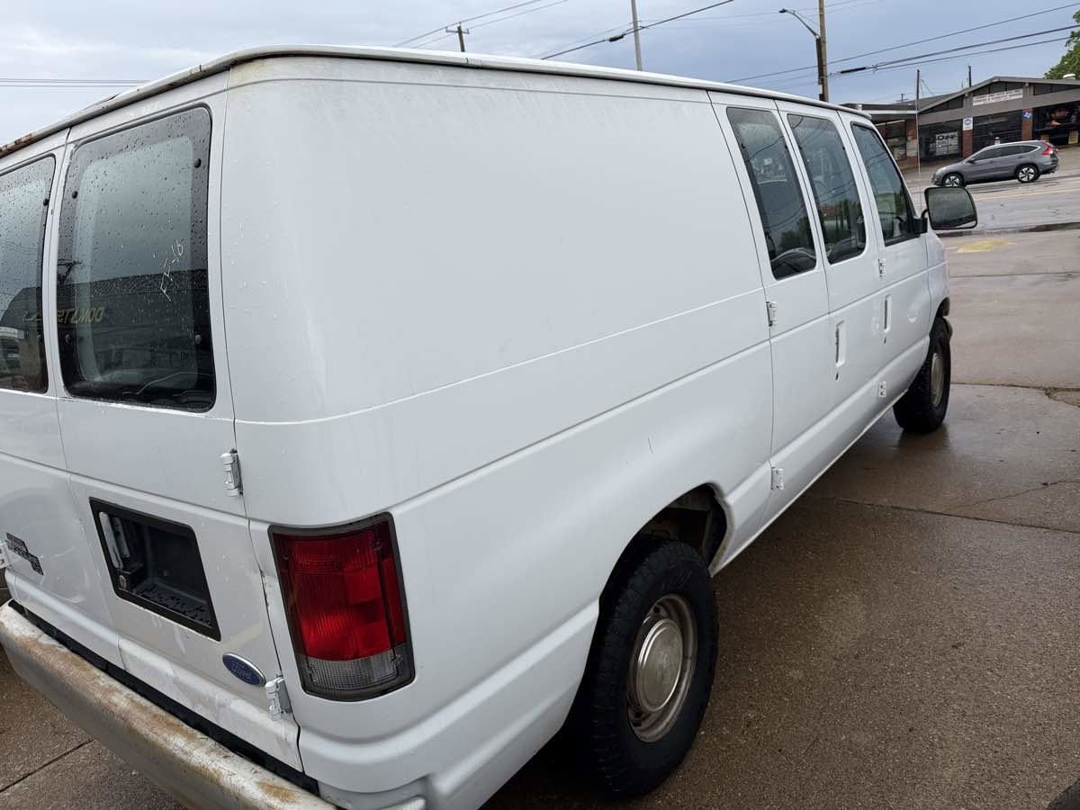 Used 1997 Ford E-150 and Econoline 150 image 5