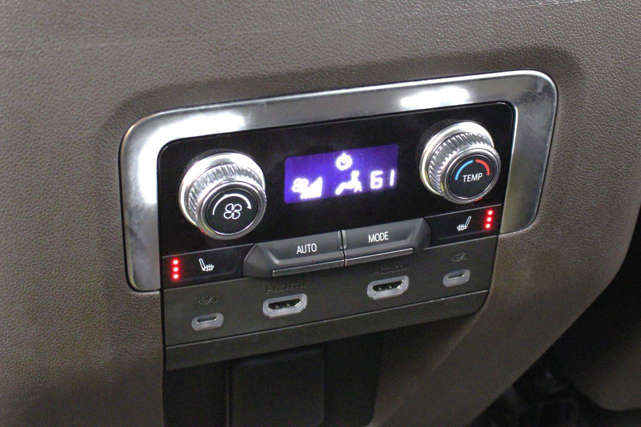 Used 2022 GMC Yukon SLT w/ SLT Premium Package image 39