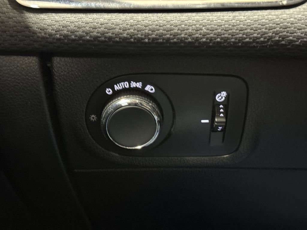 Used 2018 Chevrolet Cruze LT image 18