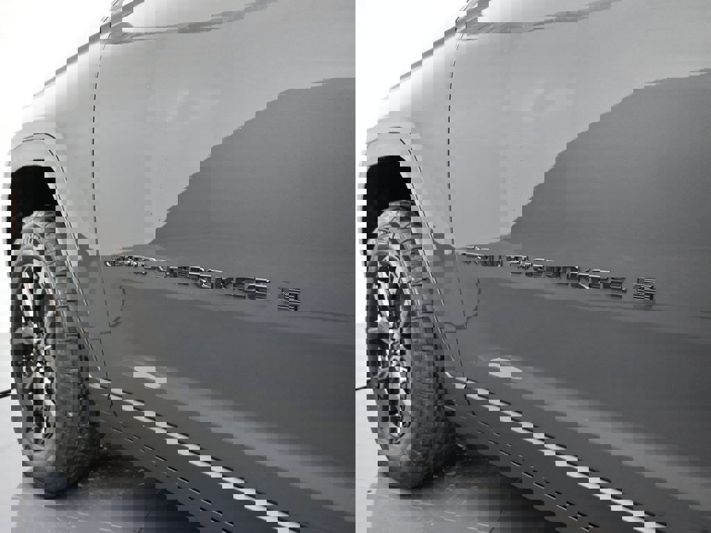 New 2025 Jeep Grand Cherokee Altitude image 28