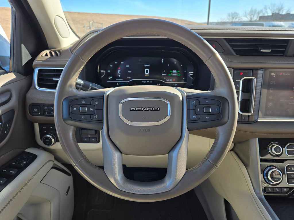 Used 2022 GMC Yukon XL Denali w/ Denali Premium Package image 19