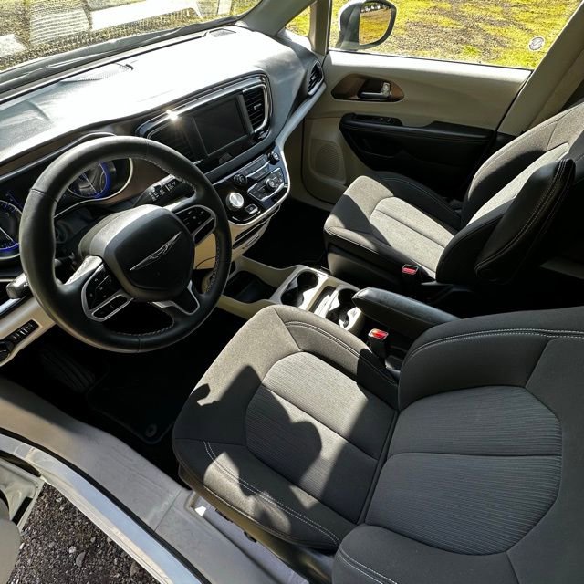 Used 2023 Chrysler Voyager LX FWD image 16