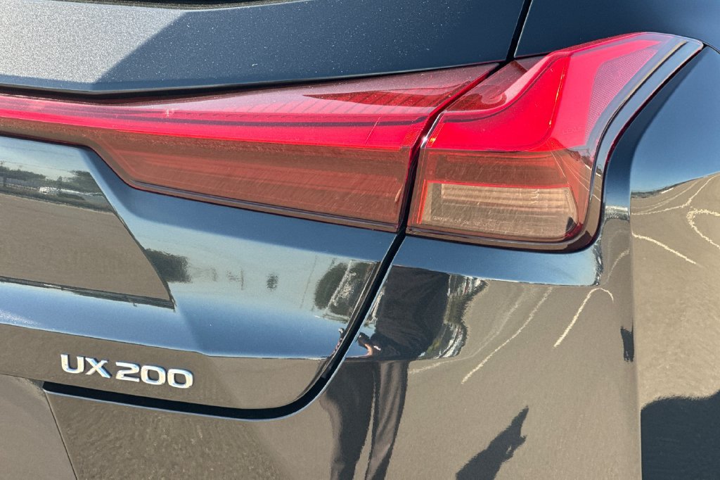 Used 2019 Lexus UX 200 w/ Premium Package FWD image 26