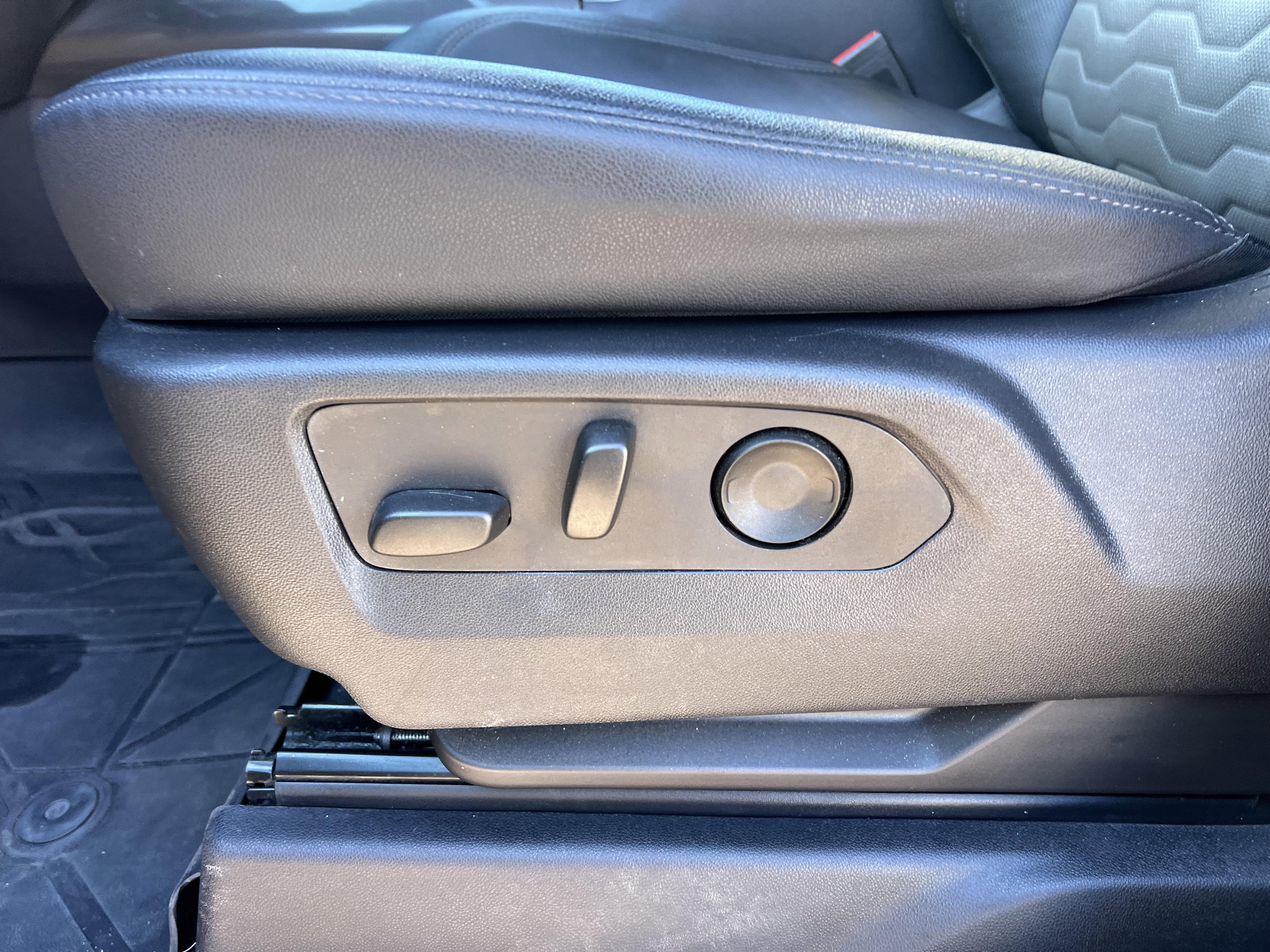 Used 2023 Chevrolet Silverado 1500 ZR2 image 16