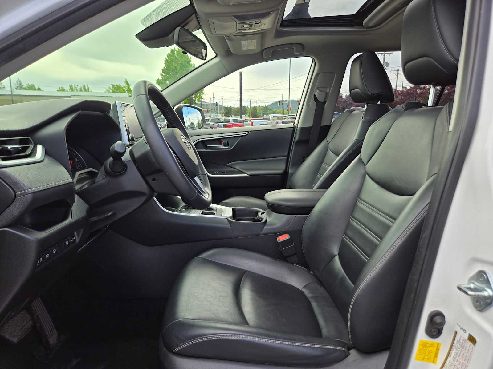 Used 2020 Toyota RAV4 XLE Premium AWD/4WD image 22