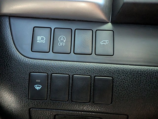 Used 2017 Toyota Highlander SE image 10