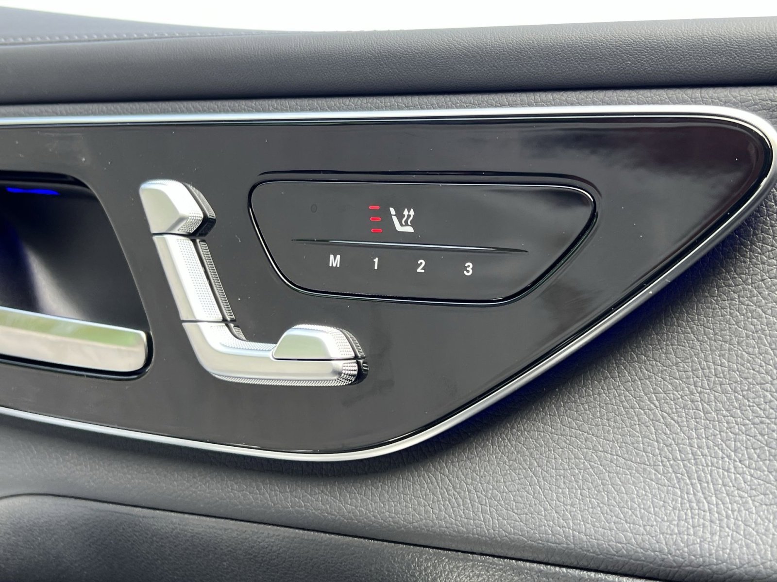 Used 2026 Mercedes-Benz GLC 300 4MATIC image 33