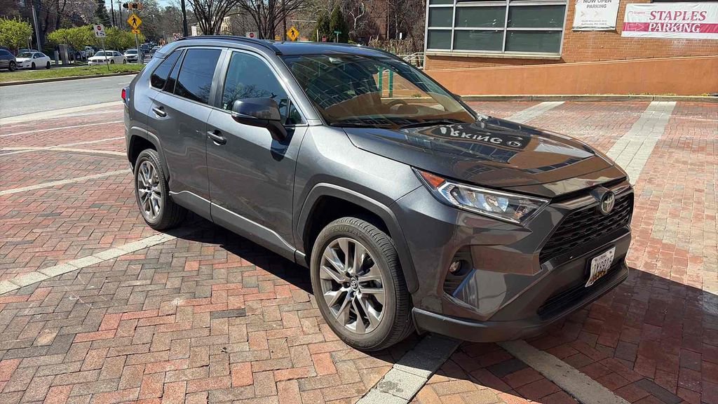 Used 2020 Toyota RAV4 XLE Premium image 1
