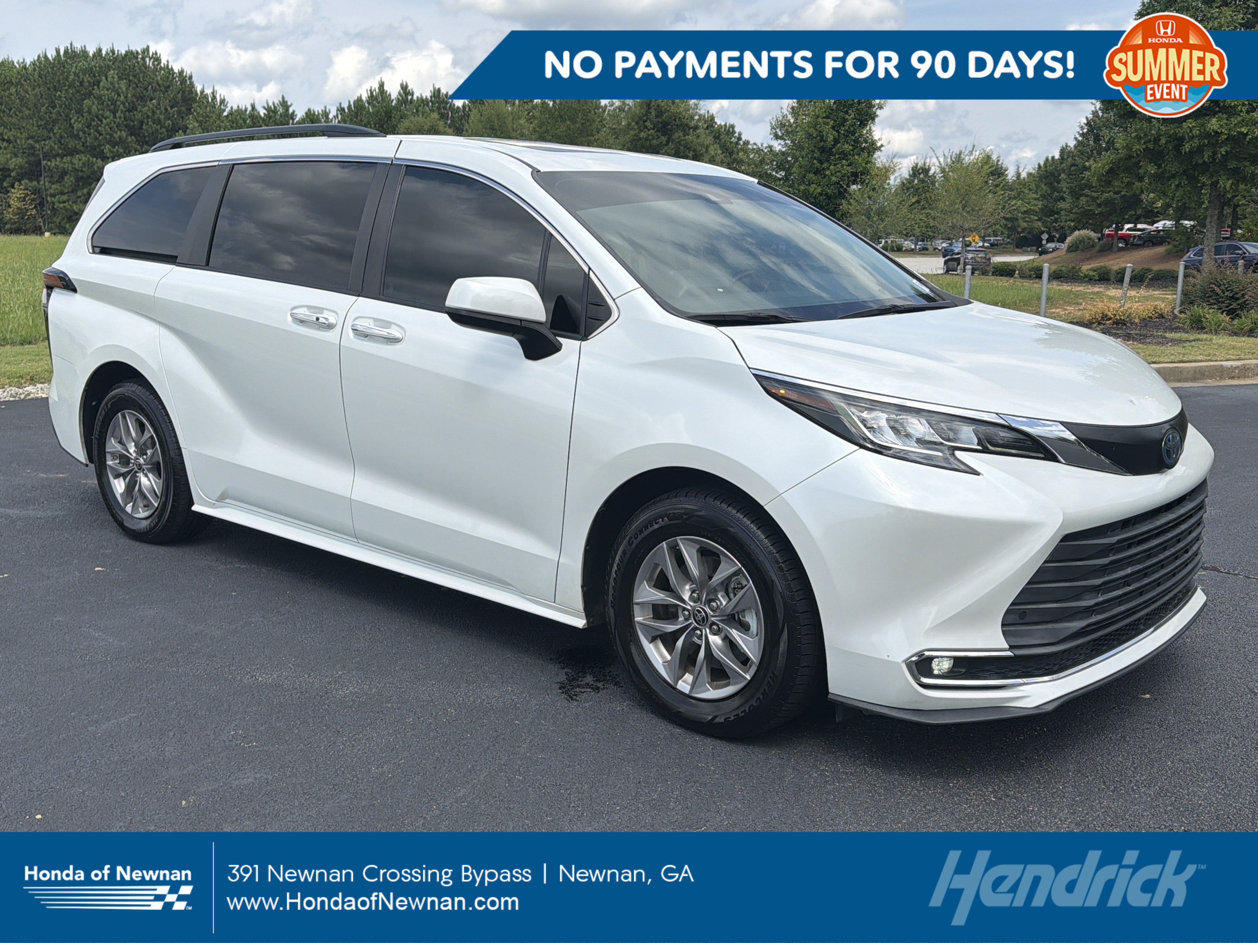 Used 2022 Toyota Sienna XLE FWD image 1