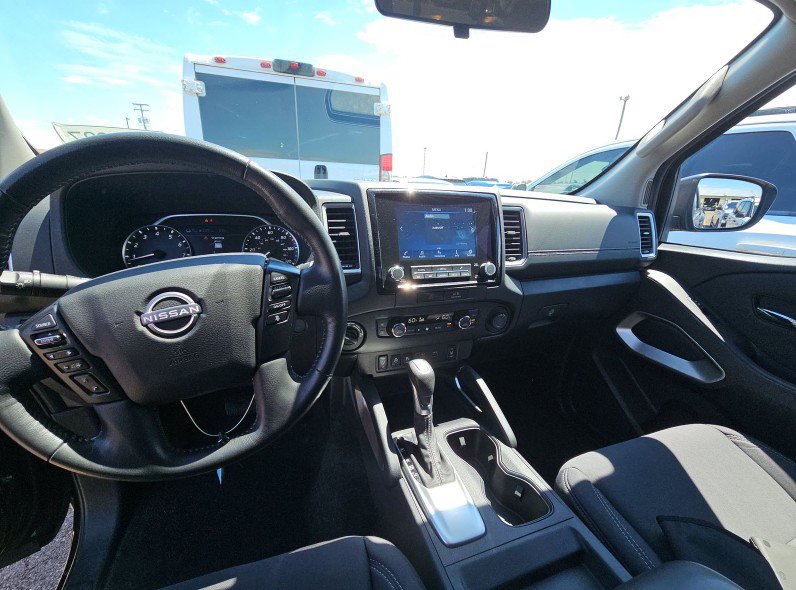 Used 2022 Nissan Frontier SV AWD/4WD image 14