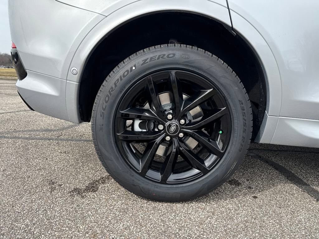 New 2025 Land Rover Discovery Sport S image 27