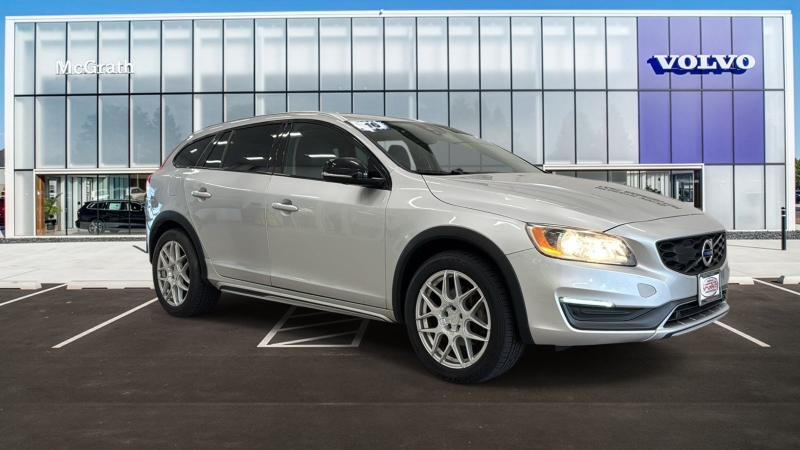 Used 2016 Volvo V60 T5 Cross Country w/ Convenience Package AWD/4WD image 1