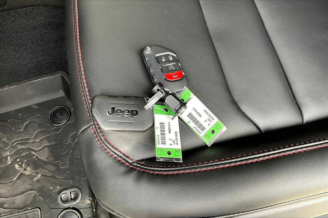 New 2026 Jeep Wrangler Unlimited Rubicon AWD/4WD image 31