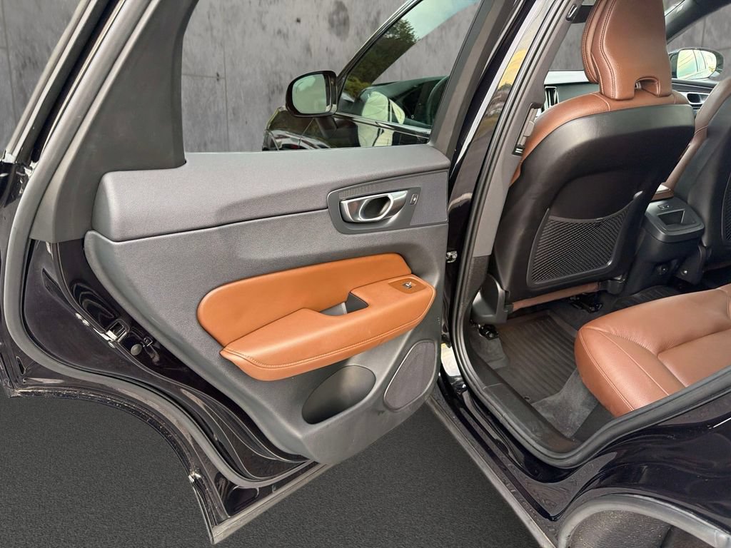 Used 2024 Volvo XC60 B5 Plus w/ Protection Package Premier AWD/4WD image 17