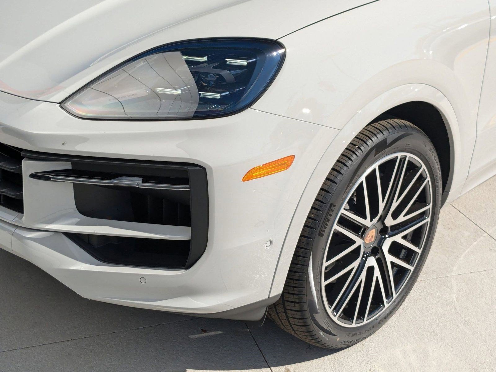 Certified 2025 Porsche Cayenne image 12