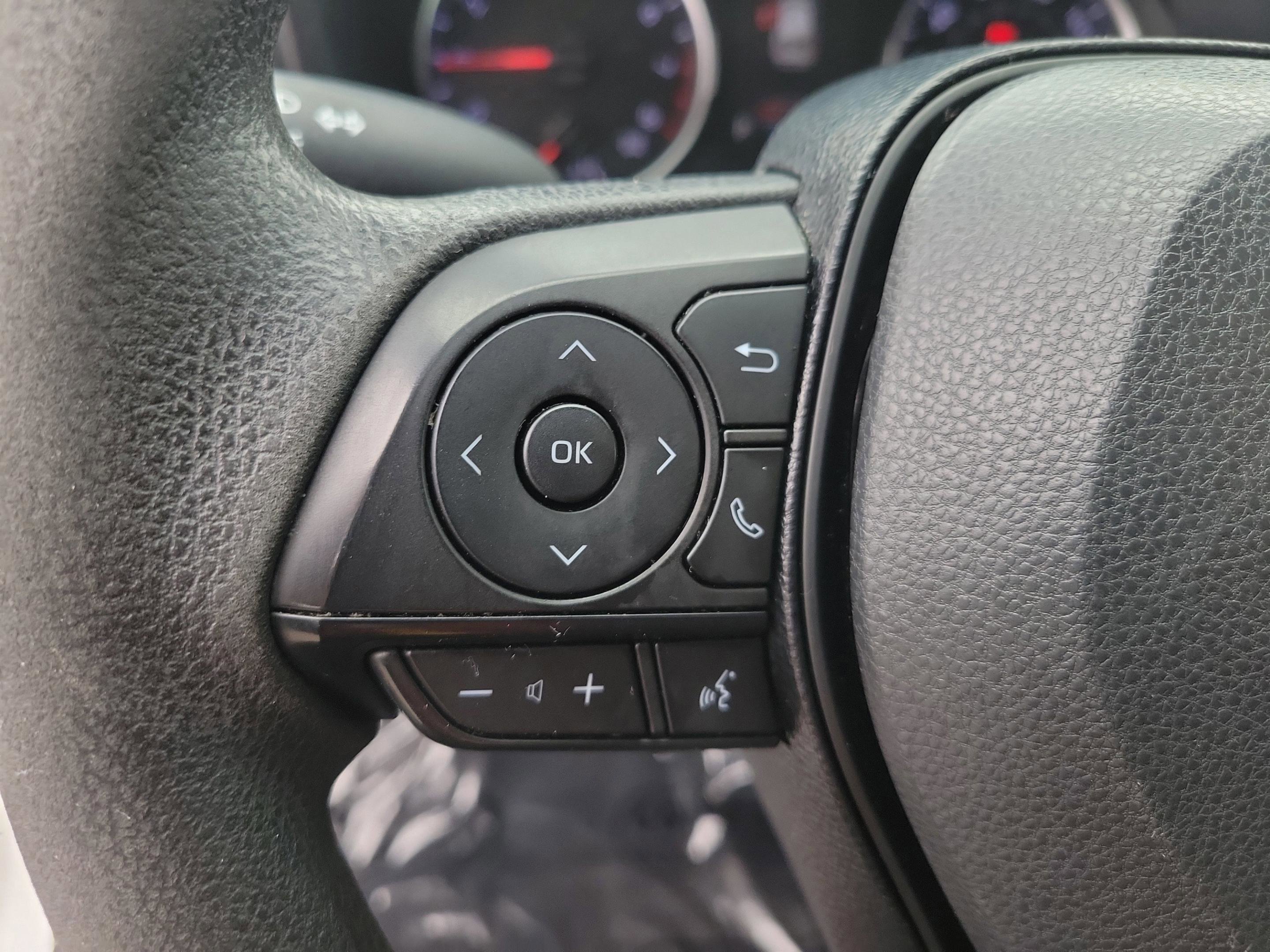 Used 2020 Toyota RAV4 LE image 26