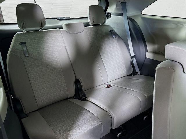 Used 2022 Toyota Sienna LE image 28