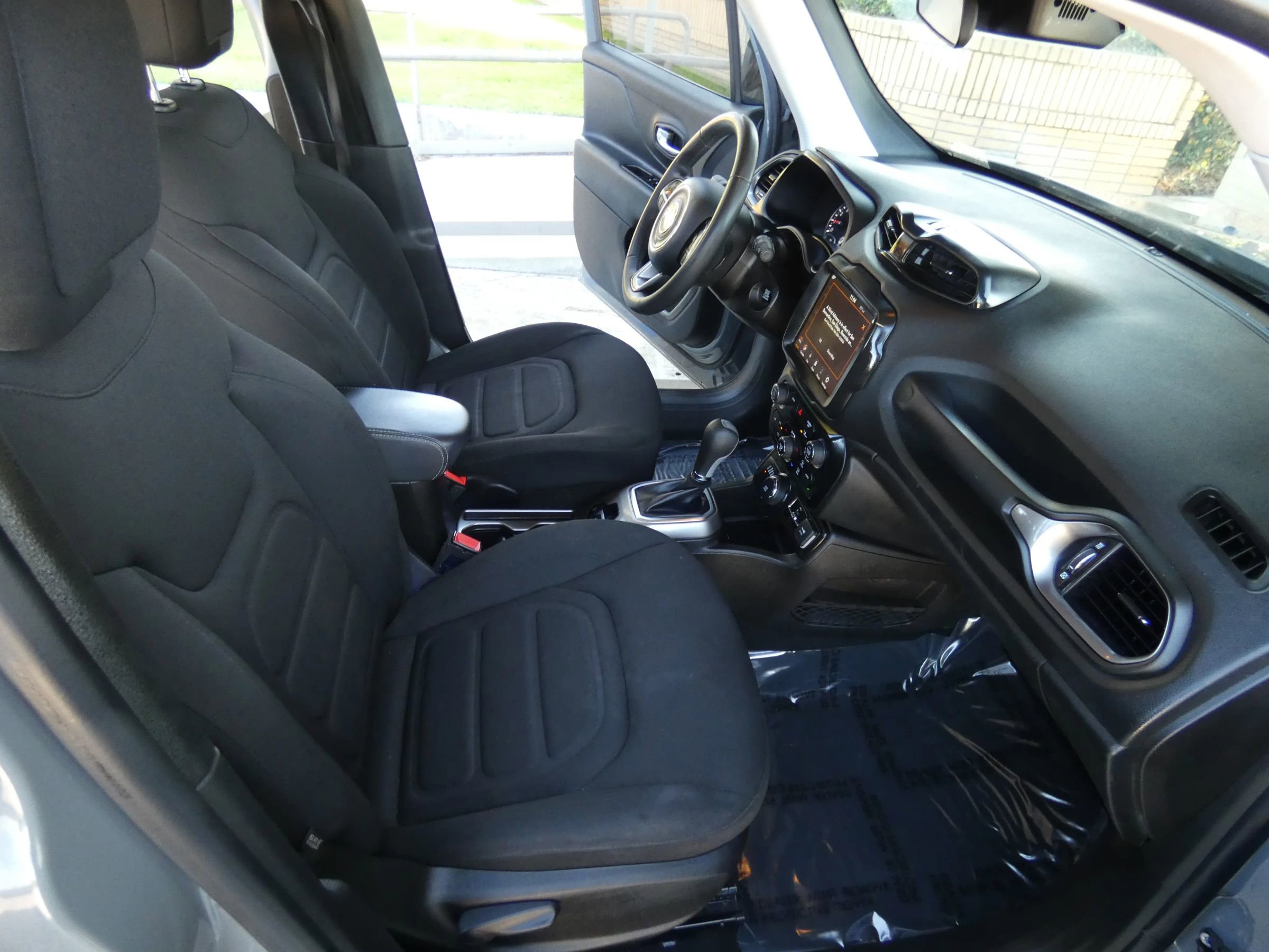 Used 2022 Jeep Renegade Latitude image 28