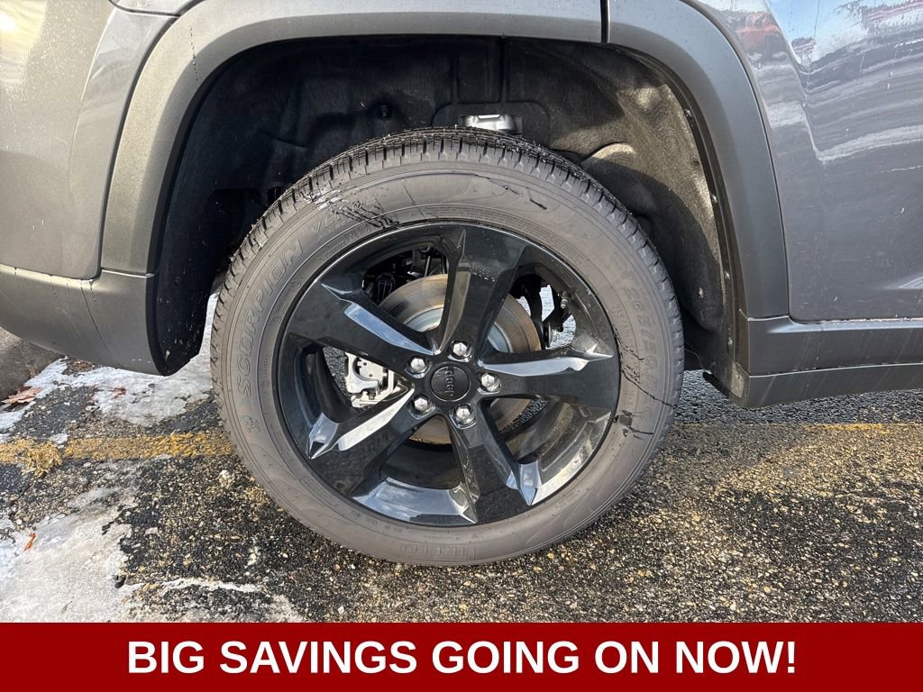 New 2025 Jeep Grand Cherokee Limited w/ Black Appearance Package image 13