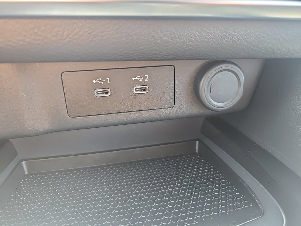 Used 2025 Nissan Rogue SV AWD/4WD image 19