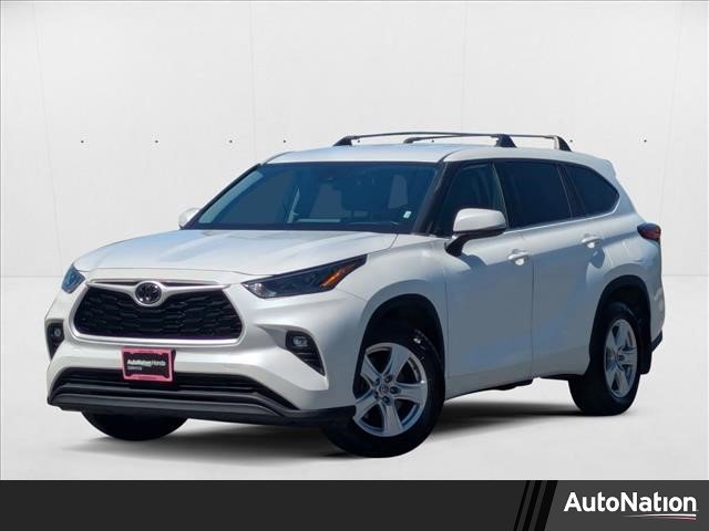 Used 2022 Toyota Highlander LE image 1