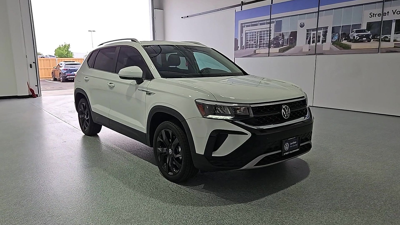 Certified 2023 Volkswagen Taos SE w/ Panoramic Sunroof Package FWD image 2