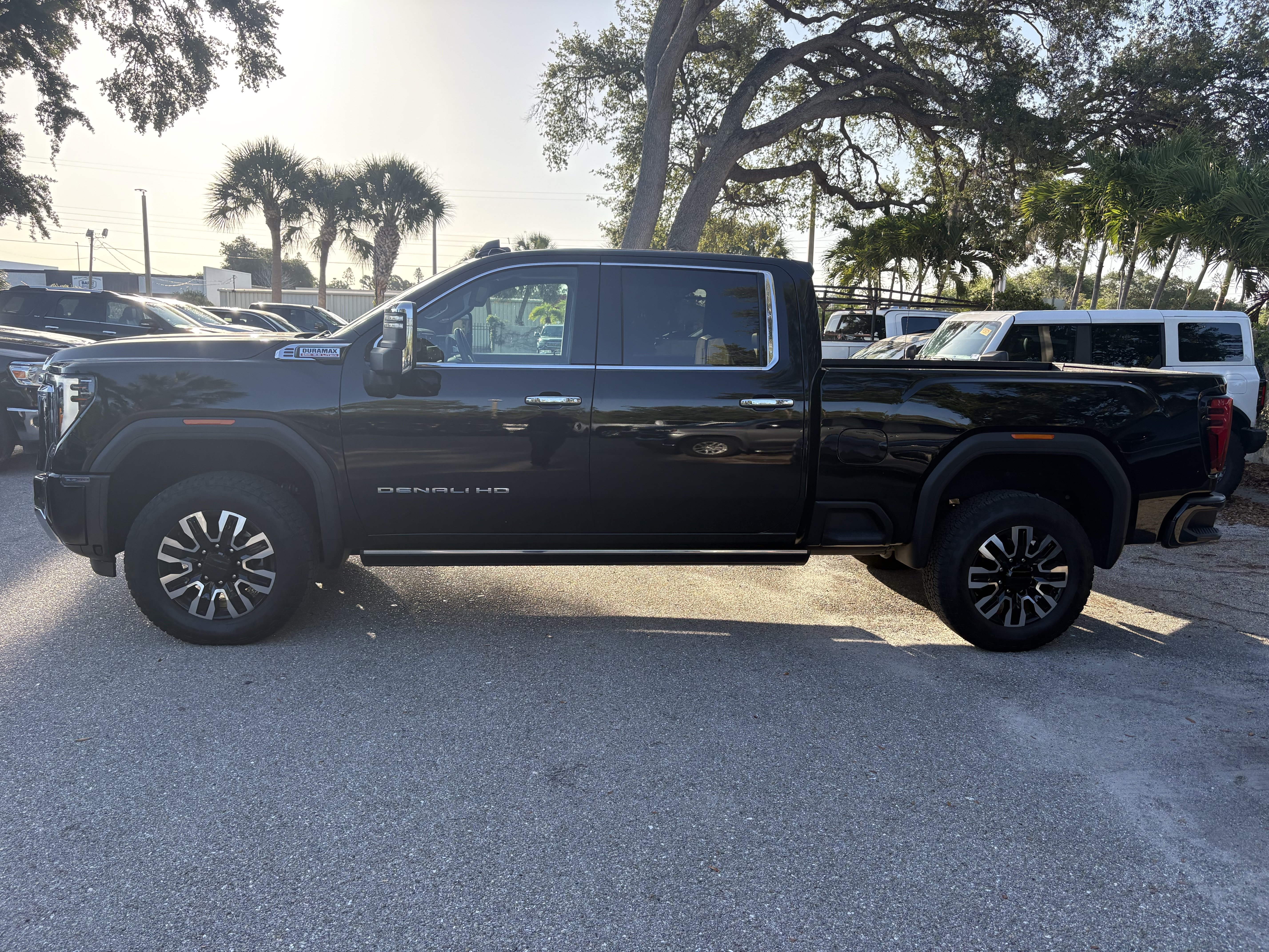 Used 2025 GMC Sierra 2500 Denali w/ Denali Reserve Package AWD/4WD image 4