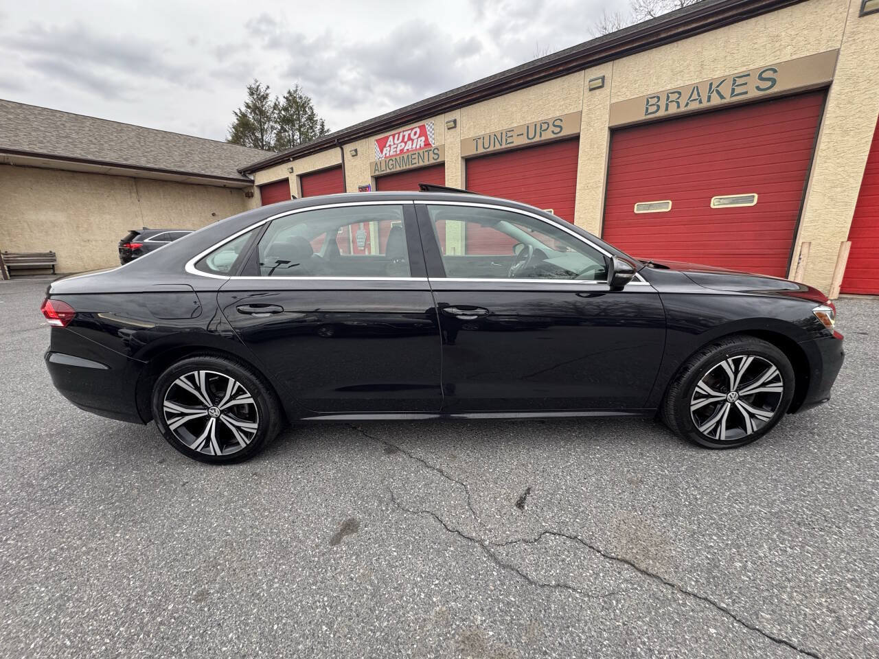 Used 2020 Volkswagen Passat 2.0T SEL FWD image 10
