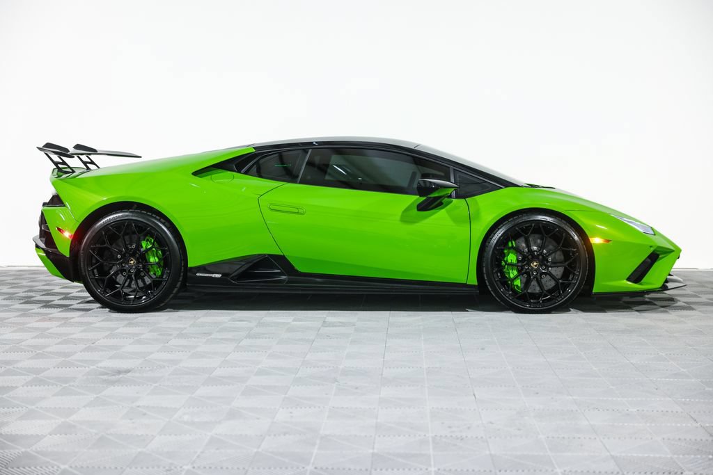 Used 2021 Lamborghini Huracan EVO RWD image 3