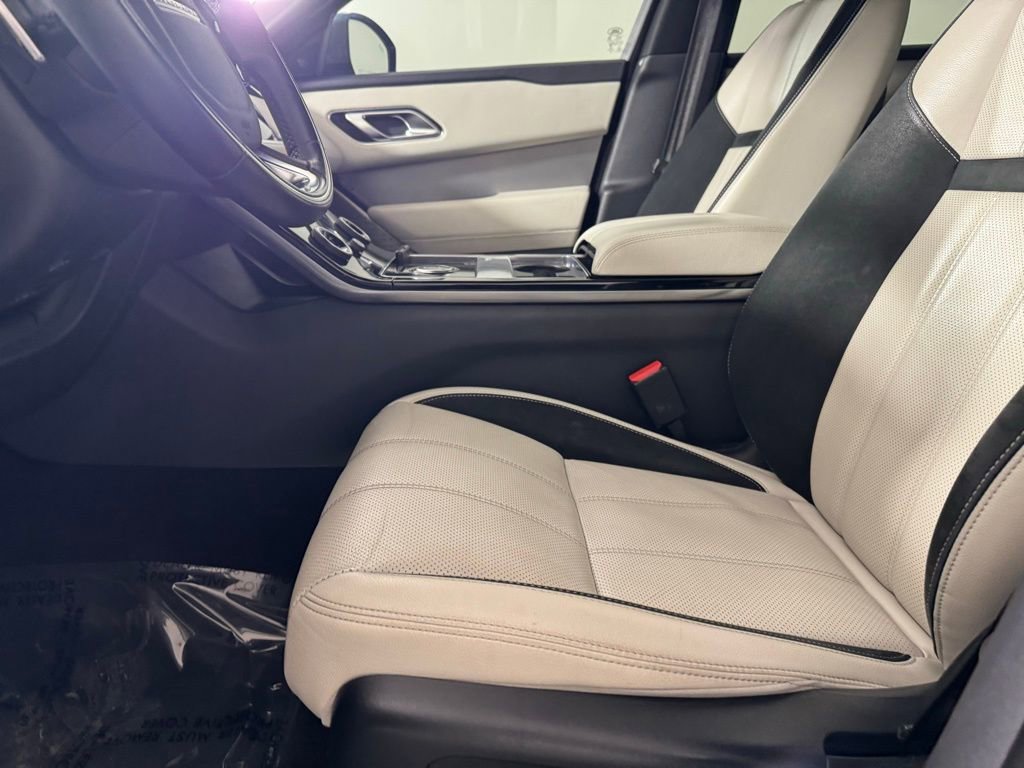 Used 2019 Land Rover Range Rover Velar R-Dynamic SE image 17