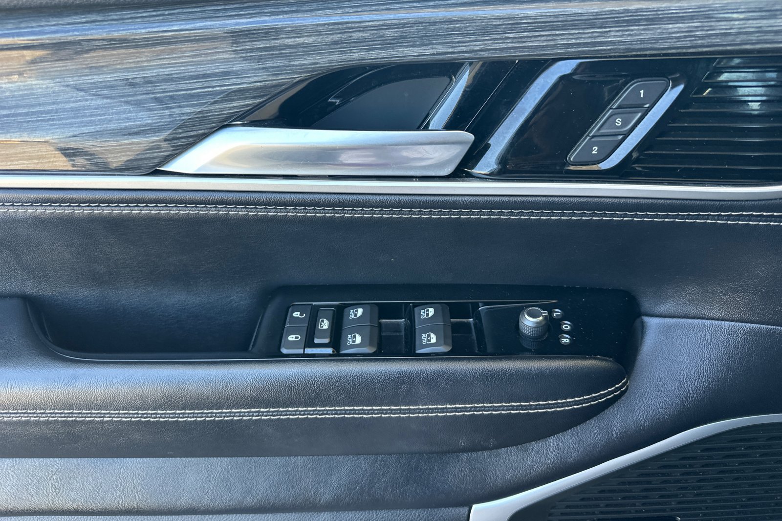 Certified 2022 Jeep Wagoneer Series II AWD/4WD image 11