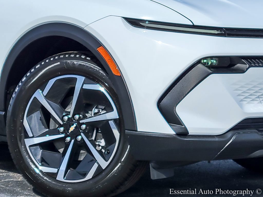 New 2026 Chevrolet Equinox EV LT FWD image 3