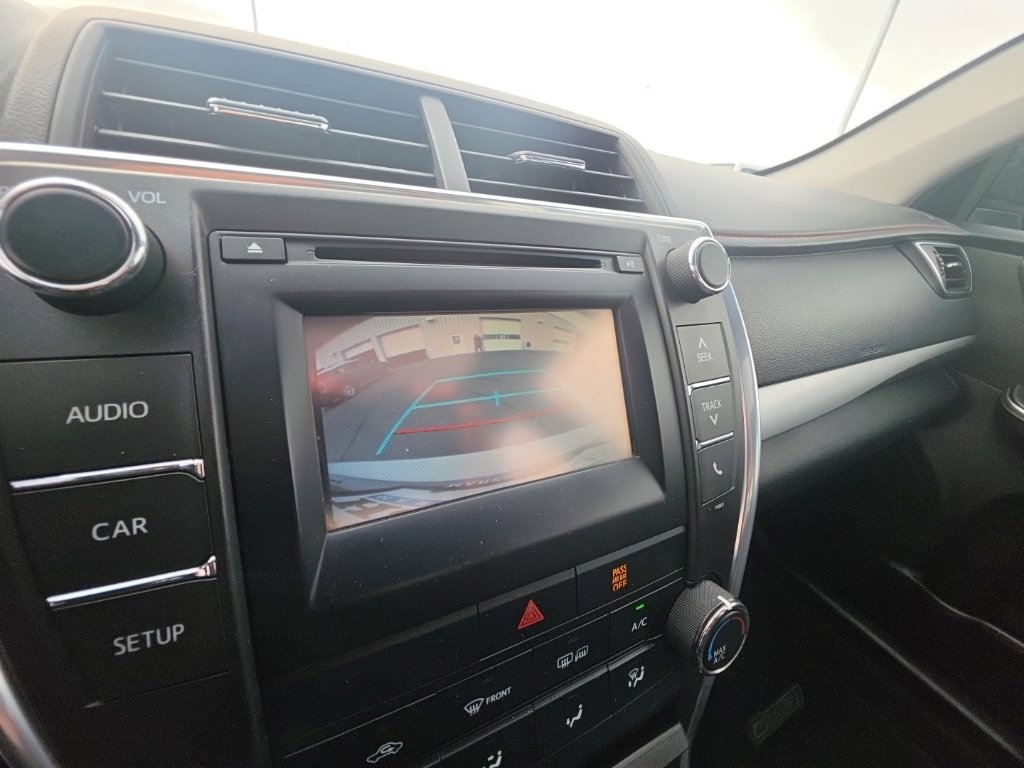 Used 2015 Toyota Camry SE w/ Moonroof Package FWD image 21