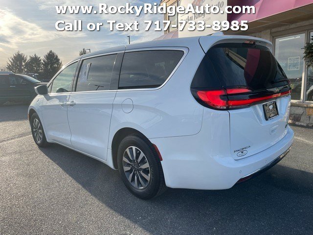 Used 2022 Chrysler Pacifica Touring-L image 5