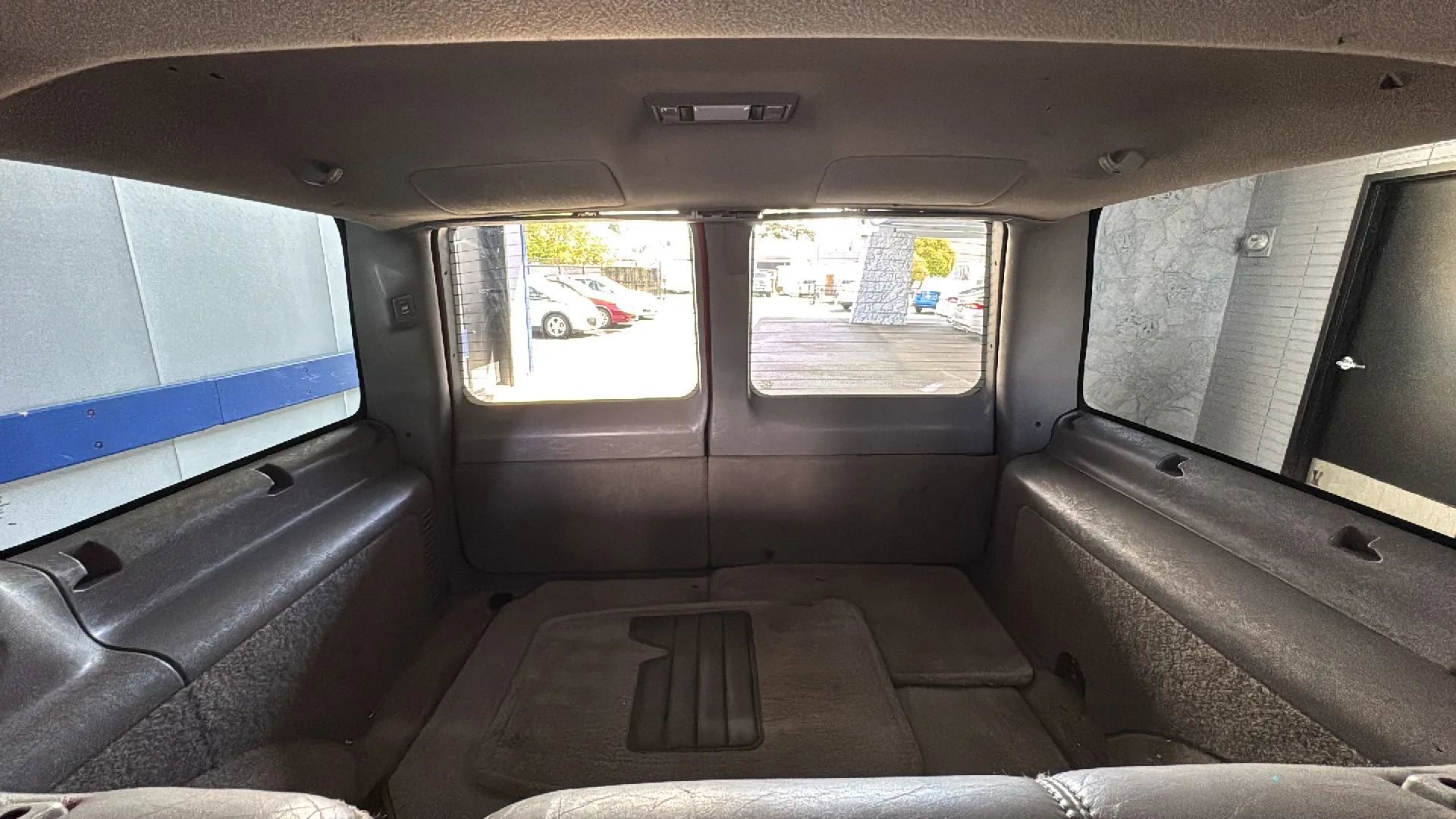 Used 2000 Chevrolet Tahoe Z71 w/ Comfort & Security Pkg AWD/4WD image 17